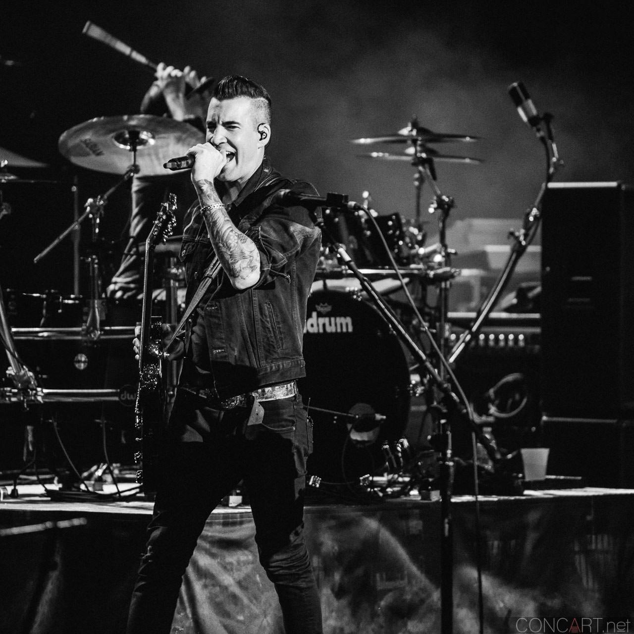 Photo of 2015 Concert Dave Brenner Dead Back Indianapolis Indy Joey Dandeneu Murat Theatre Old National Centre Theory Of A Deadman Tyler Connolly 7