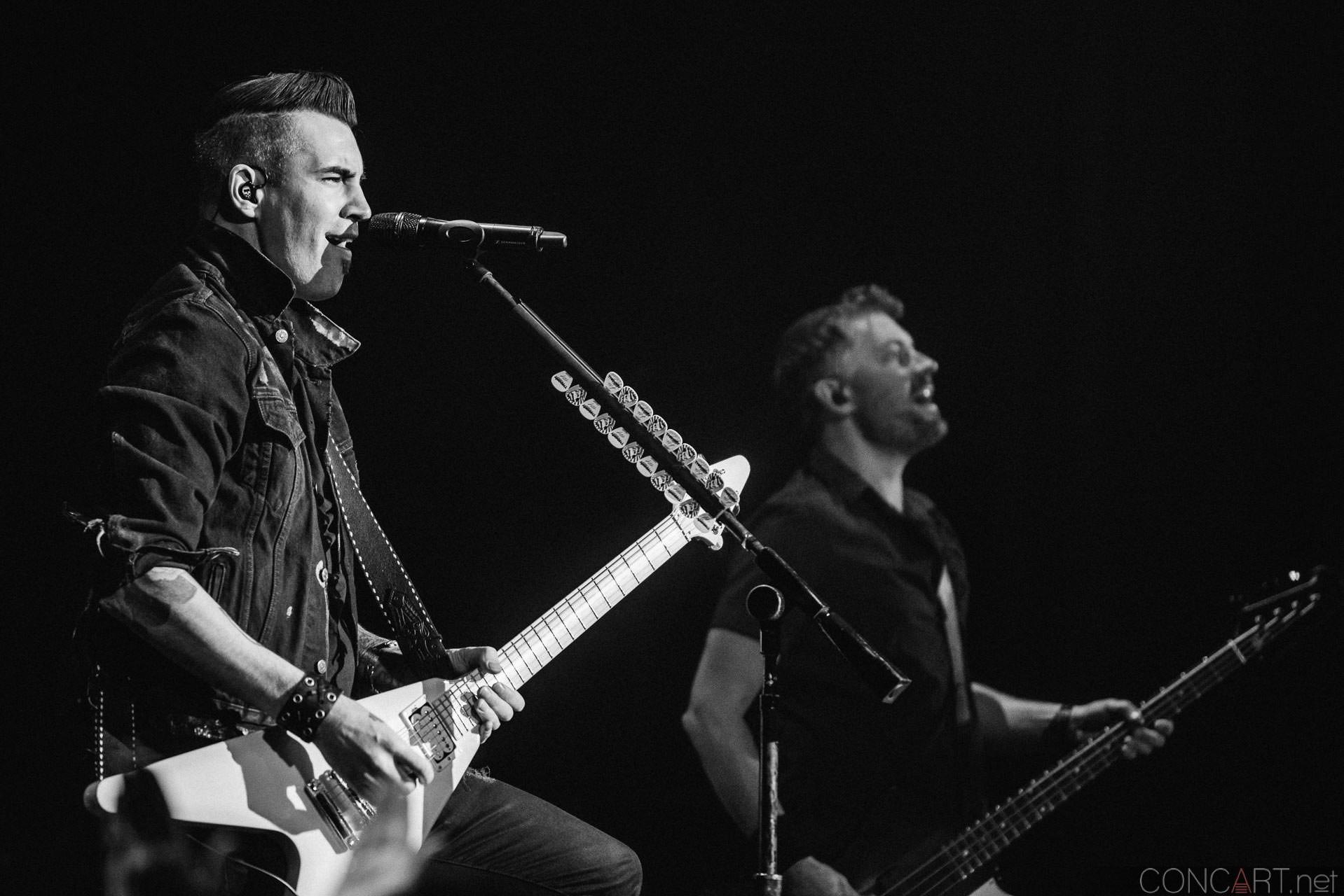 Photo of 2015 Concert Dave Brenner Dead Back Indianapolis Indy Joey Dandeneu Murat Theatre Old National Centre Theory Of A Deadman Tyler Connolly 23