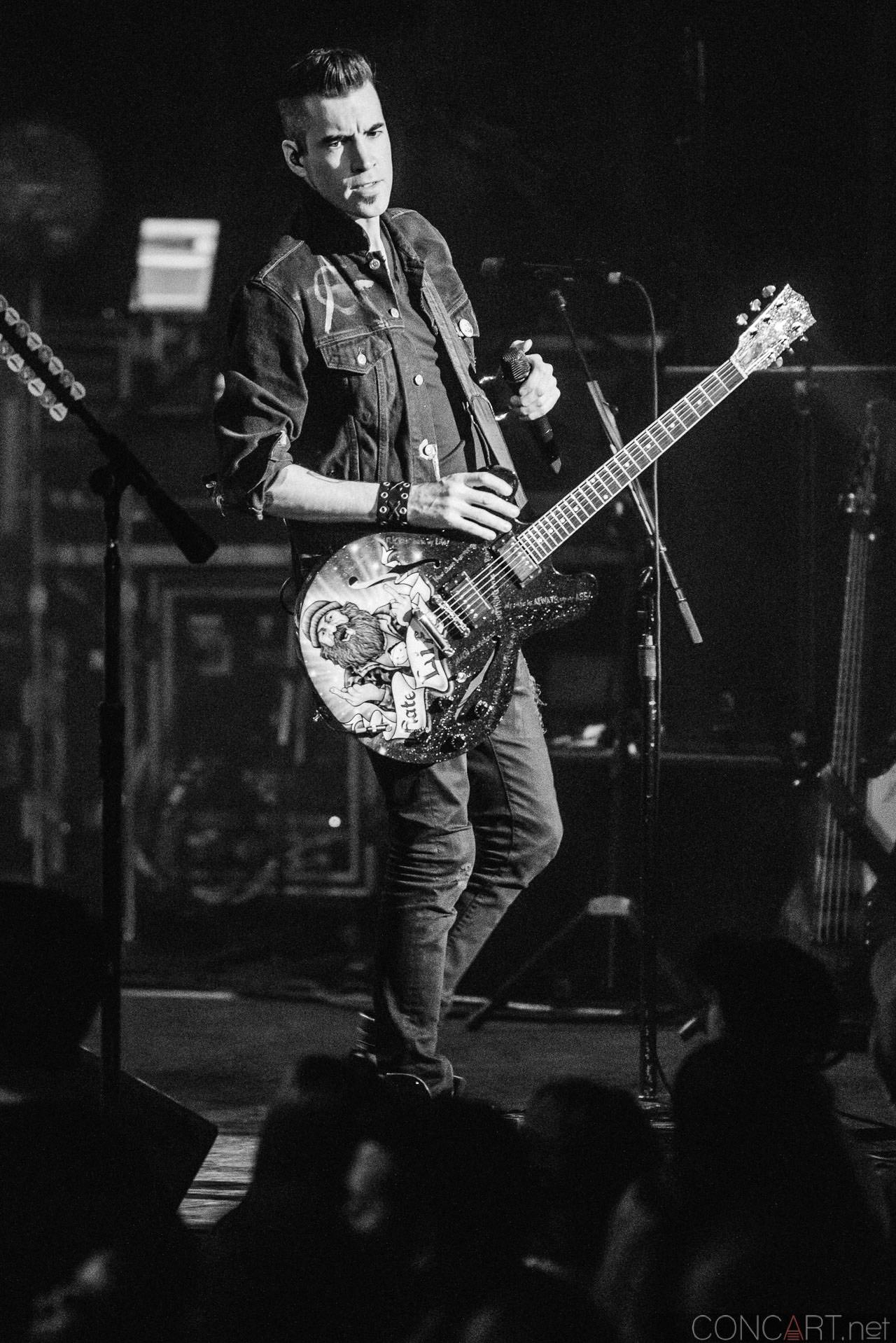 Photo of 2015 Concert Dave Brenner Dead Back Indianapolis Indy Joey Dandeneu Murat Theatre Old National Centre Theory Of A Deadman Tyler Connolly 34