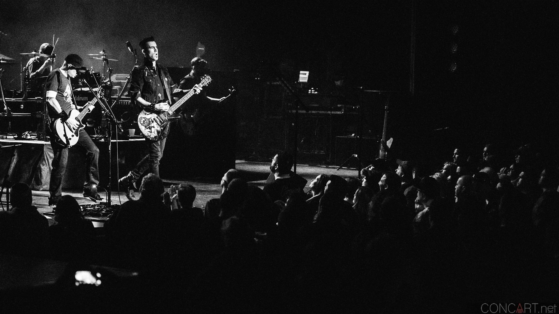 Photo of 2015 Concert Dave Brenner Dead Back Indianapolis Indy Joey Dandeneu Murat Theatre Old National Centre Theory Of A Deadman Tyler Connolly 37