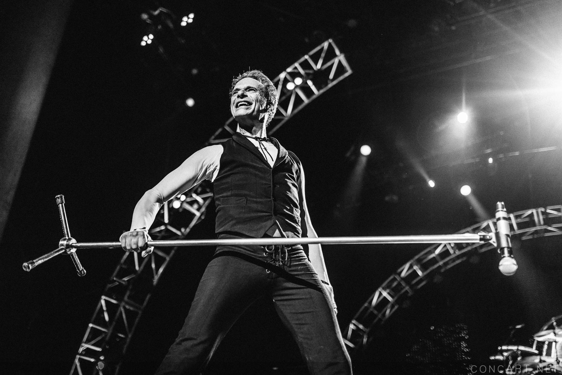 Photo of 2015 Alex Van Halen David Lee Roth Eddie Van Halen EVH Indiana Indianapolis Indy Klipsch Music Center Noblesville Van Halen Vanhalen Wolfgang Van Halen 38