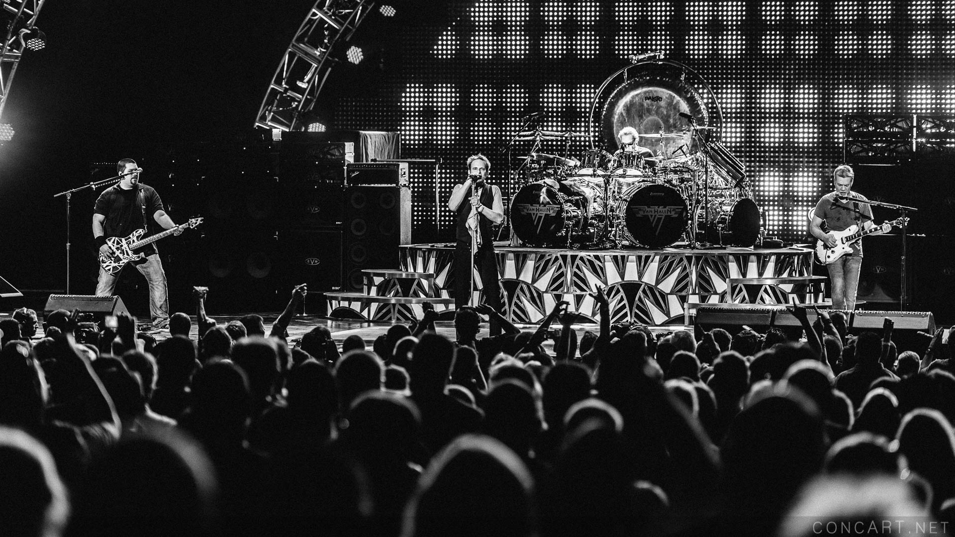Photo of 2015 Alex Van Halen David Lee Roth Eddie Van Halen EVH Indiana Indianapolis Indy Klipsch Music Center Noblesville Van Halen Vanhalen Wolfgang Van Halen 42