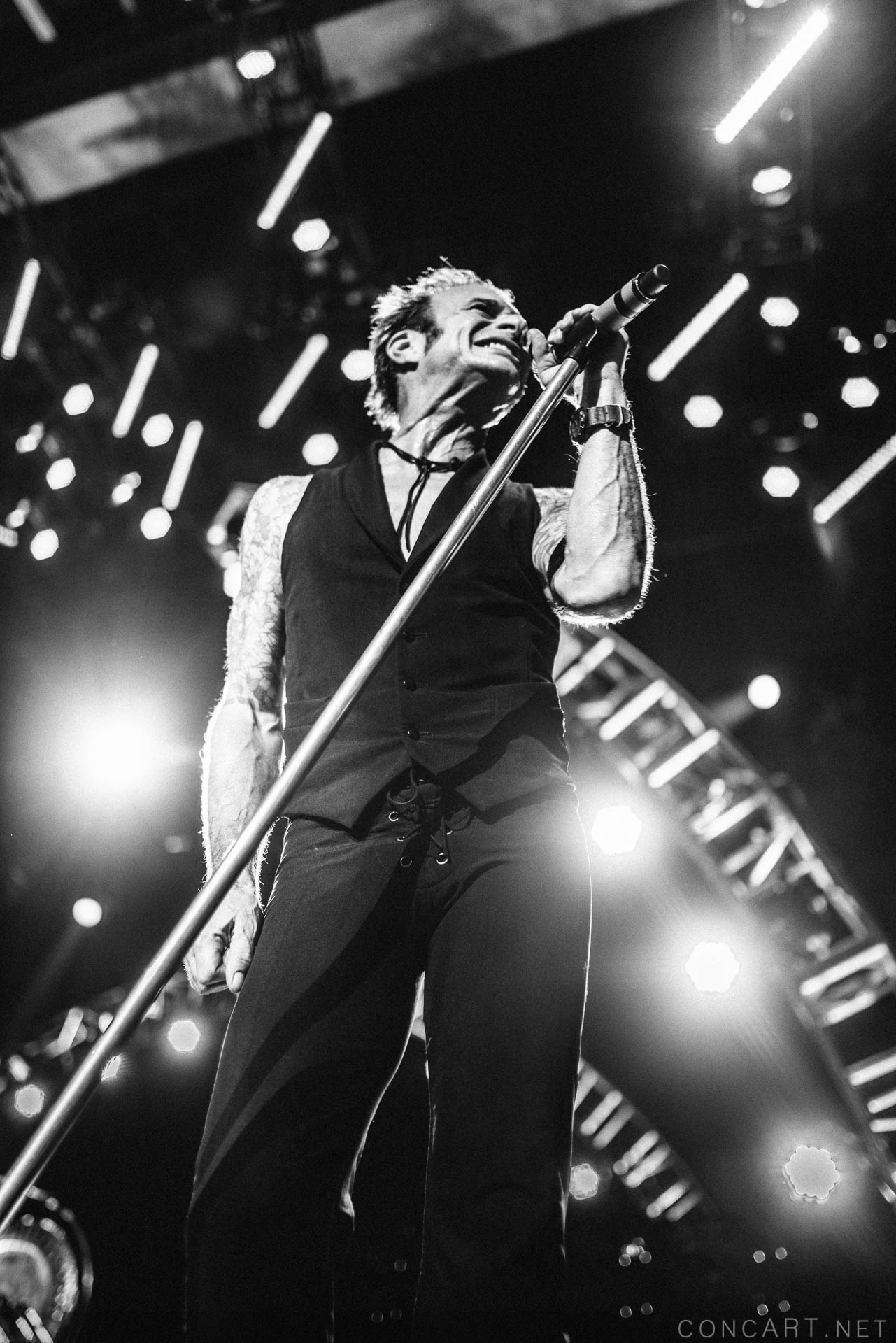 Photo of 2015 Alex Van Halen David Lee Roth Eddie Van Halen EVH Indiana Indianapolis Indy Klipsch Music Center Noblesville Van Halen Vanhalen Wolfgang Van Halen 55